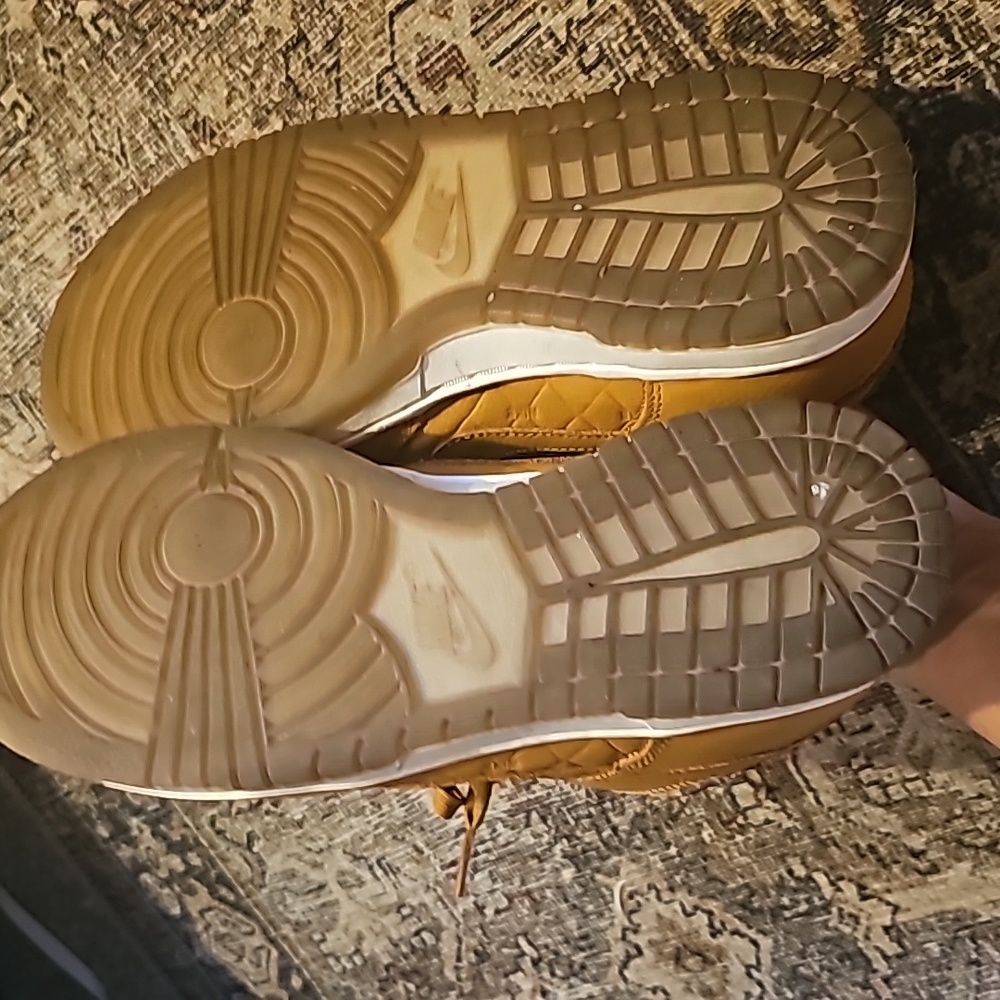 Nike Dunk Low Retro “Quilted Wheat” - Picture 5 of 8
